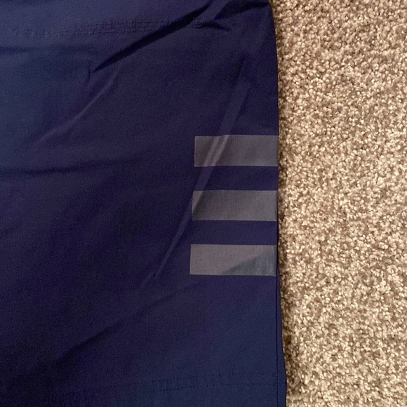 Navy blue Adidas golf shorts. - Picture 4 of 4